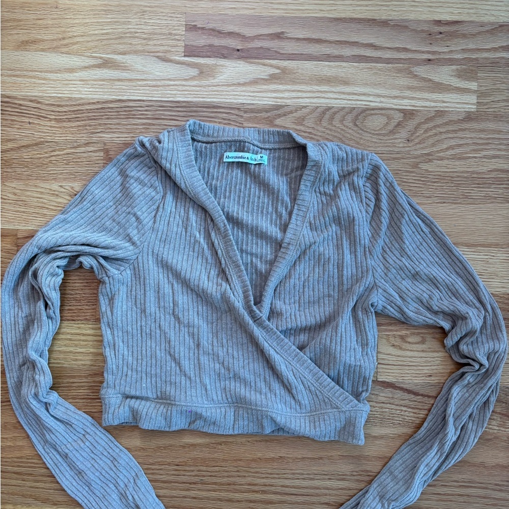 Abercrombie & Fitch V-Neck Ribbed Sweater in Beige